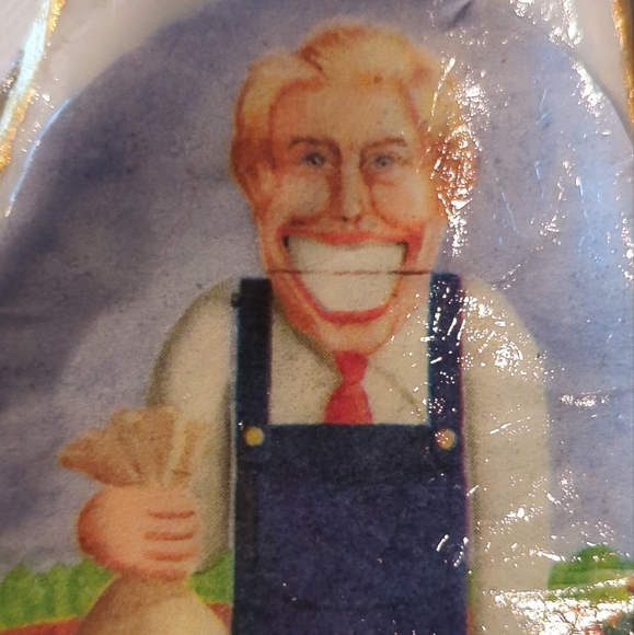 Jimmy Carter Handcrafted Oyster shell decoupaged "nutcracker" gold edged New - Picture 4 of 6